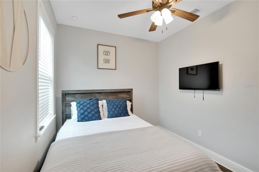 For Rent: $2,700 (3 beds, 2 baths, 1413 Square Feet)