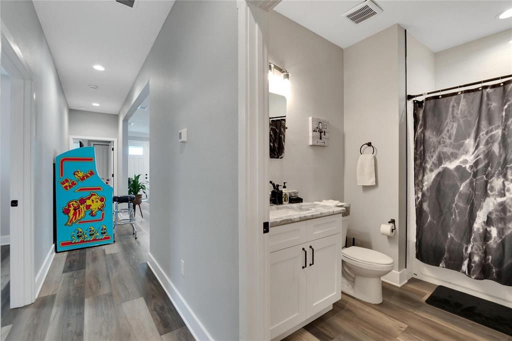 For Rent: $2,700 (3 beds, 2 baths, 1413 Square Feet)