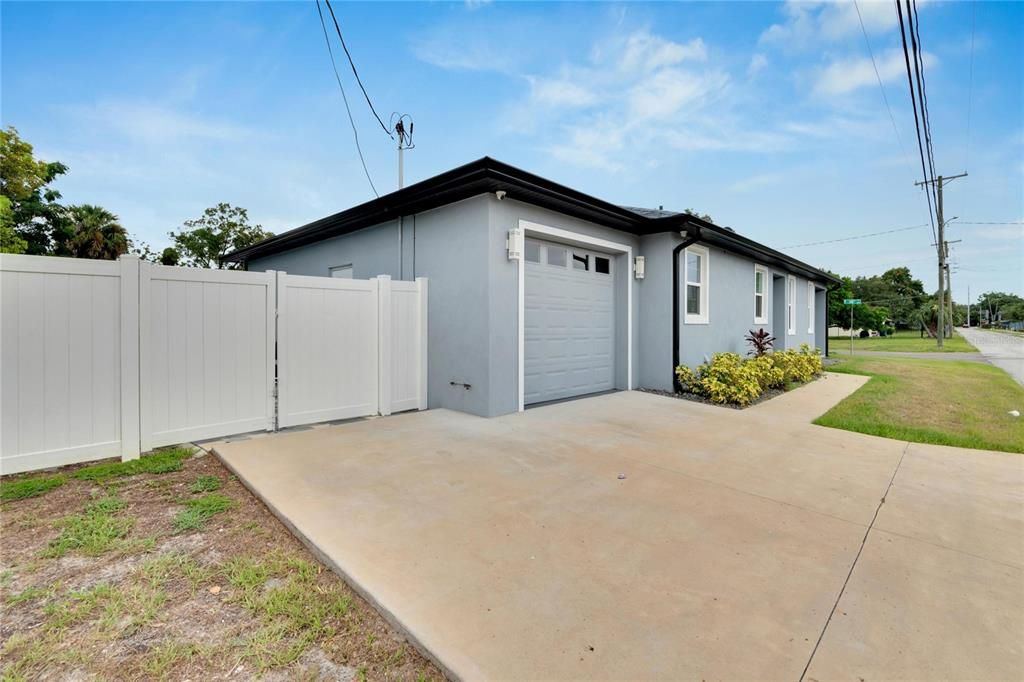 For Rent: $2,700 (3 beds, 2 baths, 1413 Square Feet)