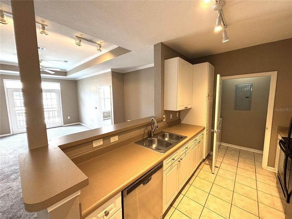 For Sale: $269,000 (2 beds, 2 baths, 1080 Square Feet)