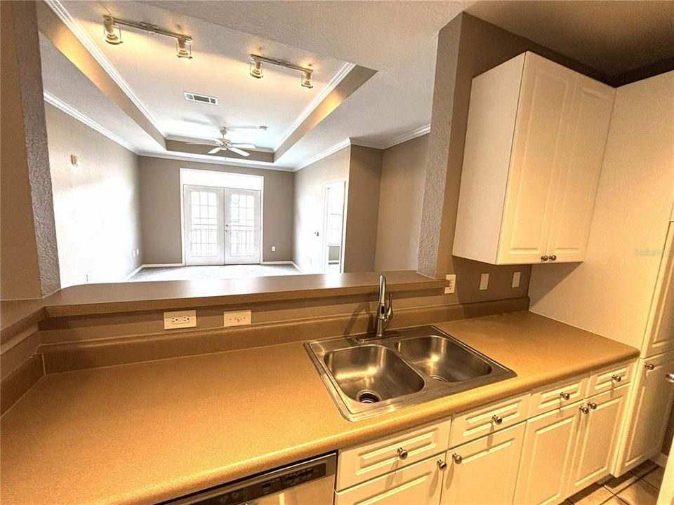 For Sale: $269,000 (2 beds, 2 baths, 1080 Square Feet)