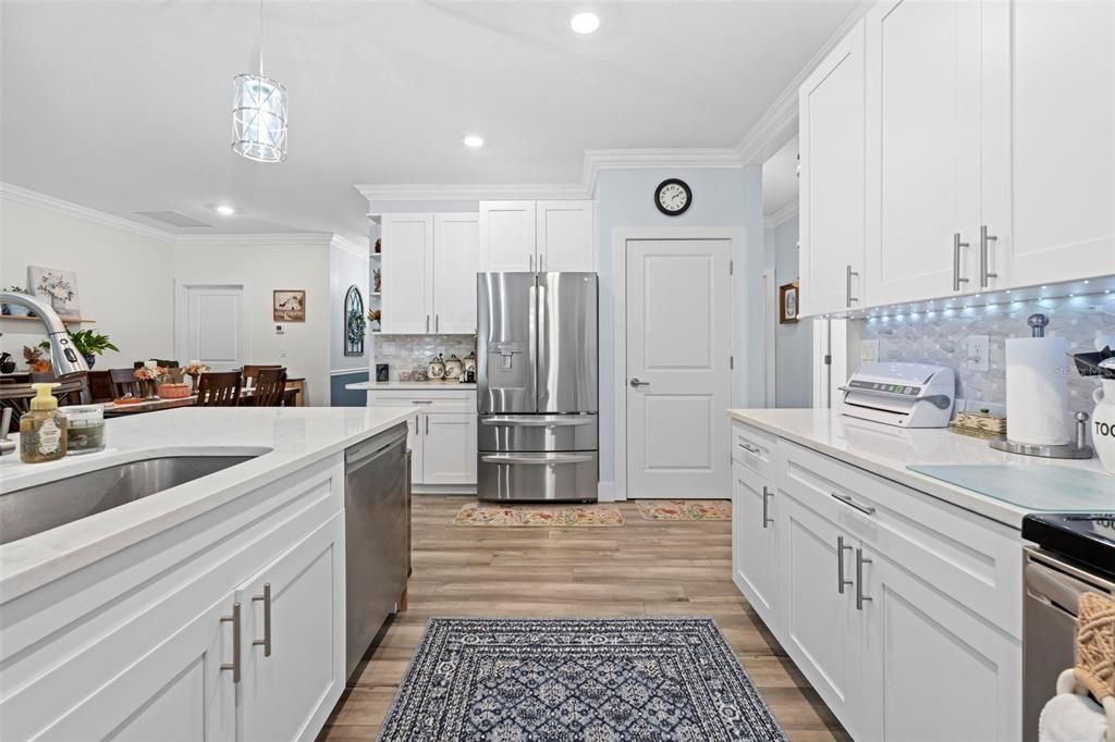 На продажу: $450,000 (4 спален, 2 ванн, 1980 Квадратных фут)