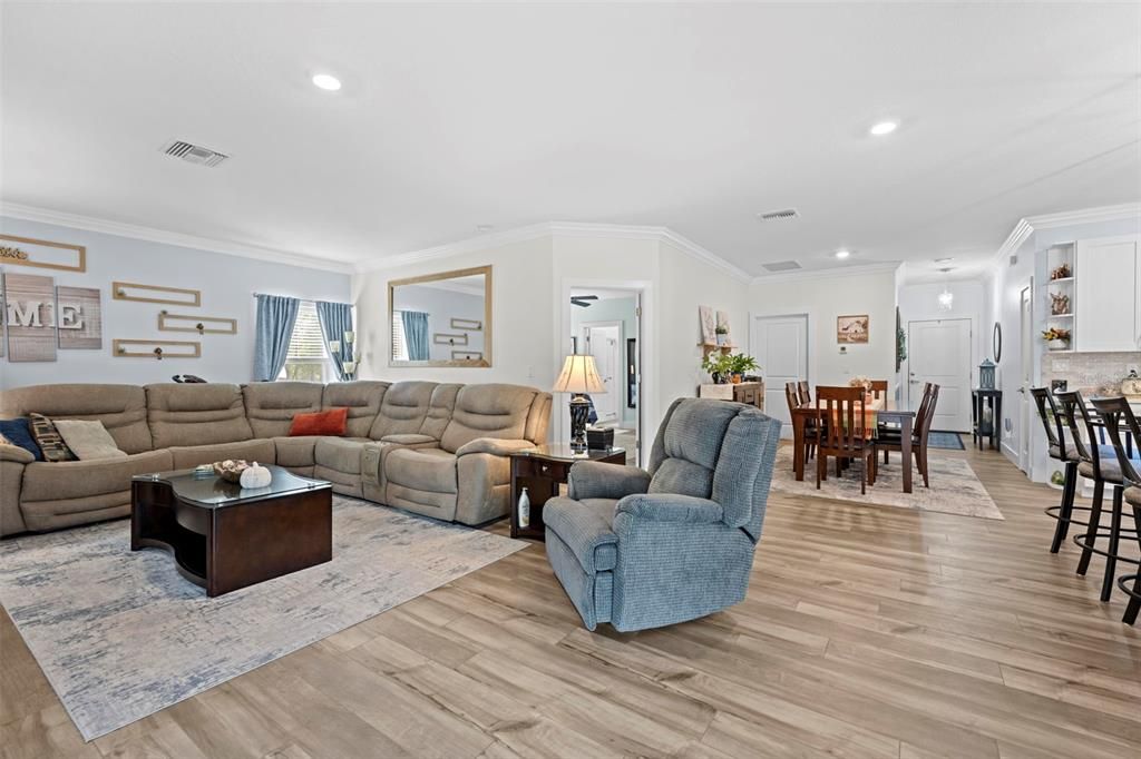 На продажу: $450,000 (4 спален, 2 ванн, 1980 Квадратных фут)