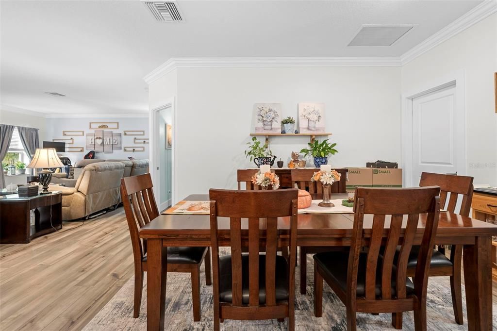 На продажу: $450,000 (4 спален, 2 ванн, 1980 Квадратных фут)