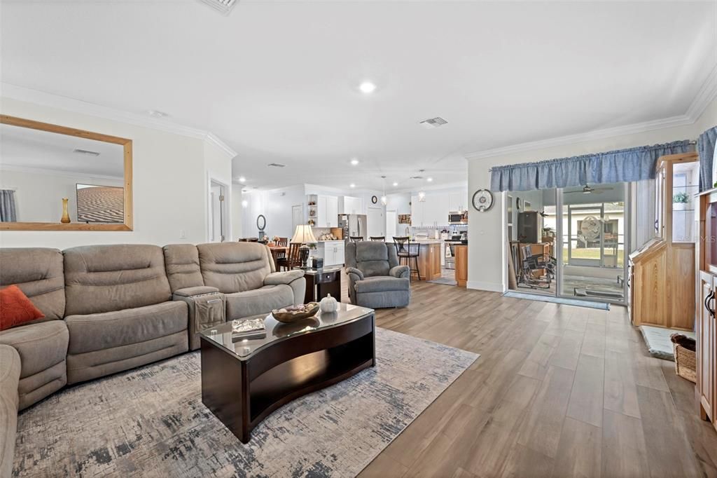 На продажу: $450,000 (4 спален, 2 ванн, 1980 Квадратных фут)