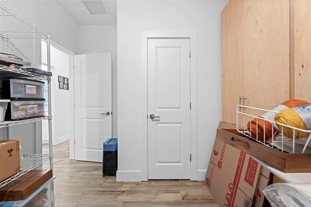 На продажу: $450,000 (4 спален, 2 ванн, 1980 Квадратных фут)