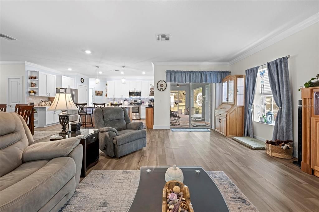 На продажу: $450,000 (4 спален, 2 ванн, 1980 Квадратных фут)