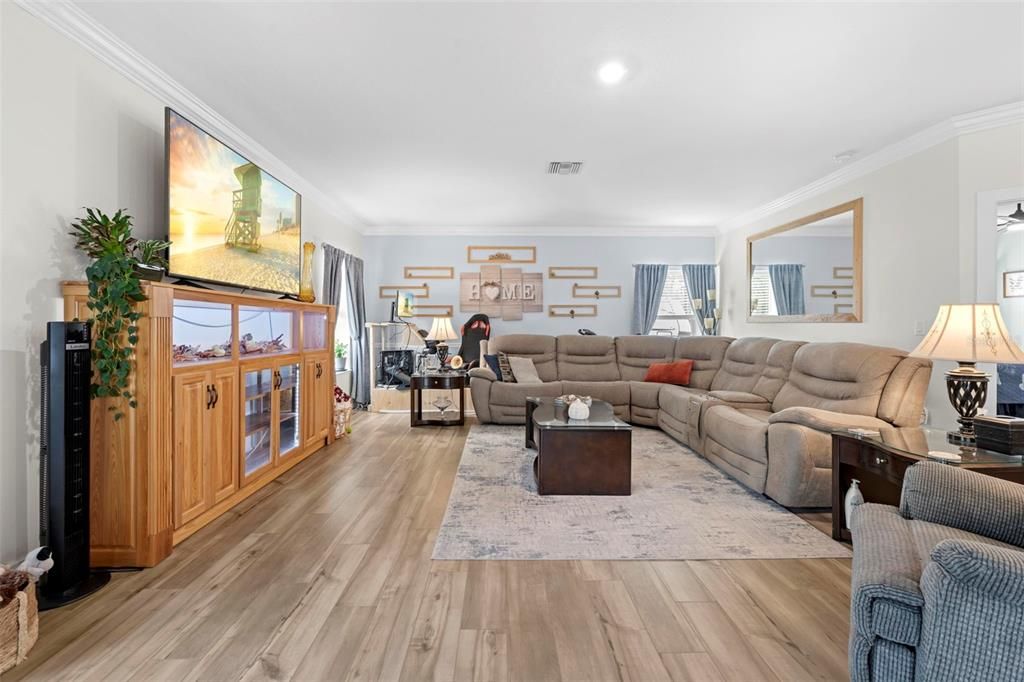 На продажу: $450,000 (4 спален, 2 ванн, 1980 Квадратных фут)