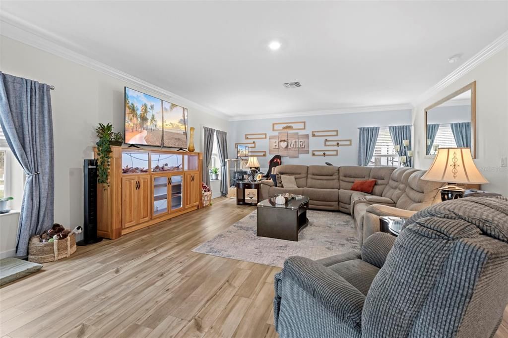 На продажу: $450,000 (4 спален, 2 ванн, 1980 Квадратных фут)