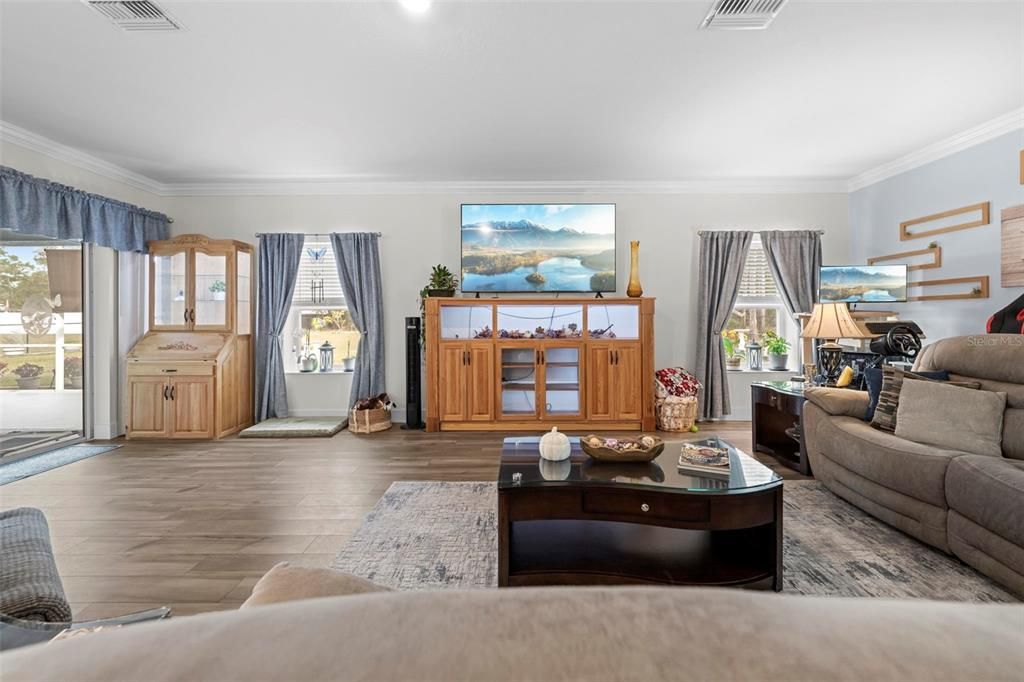 На продажу: $450,000 (4 спален, 2 ванн, 1980 Квадратных фут)