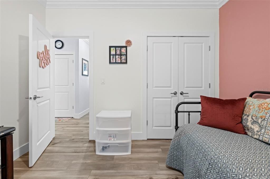 На продажу: $450,000 (4 спален, 2 ванн, 1980 Квадратных фут)