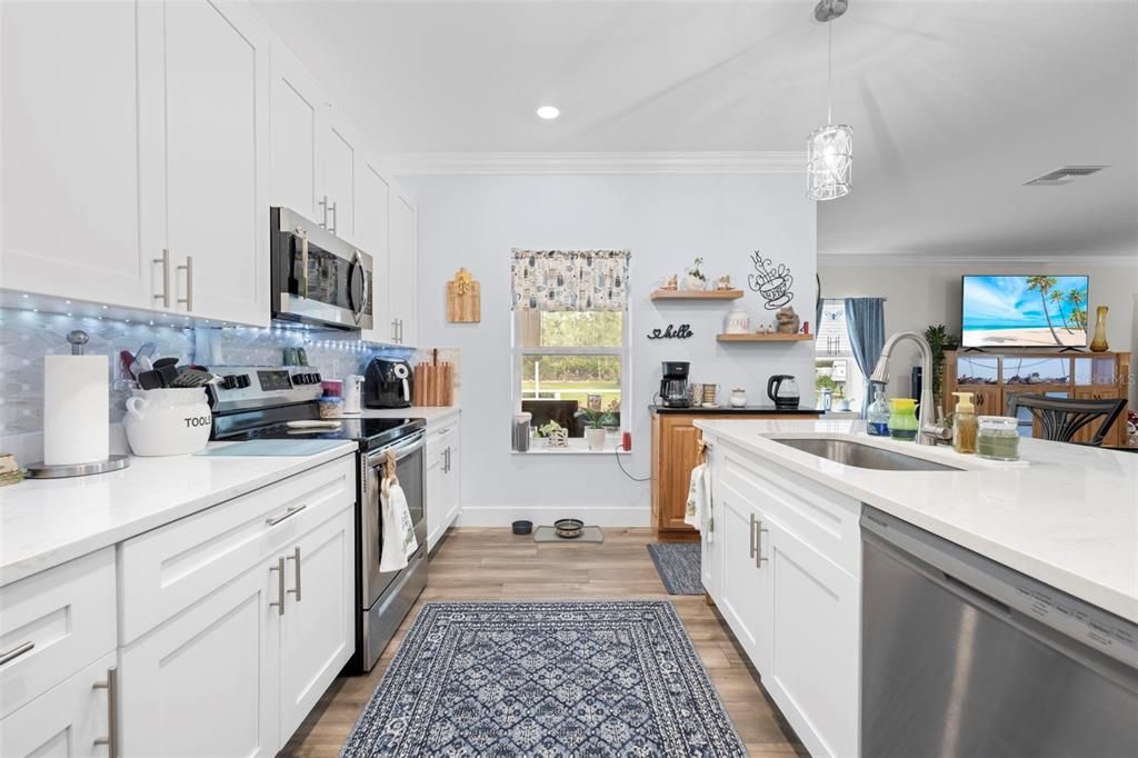 На продажу: $450,000 (4 спален, 2 ванн, 1980 Квадратных фут)