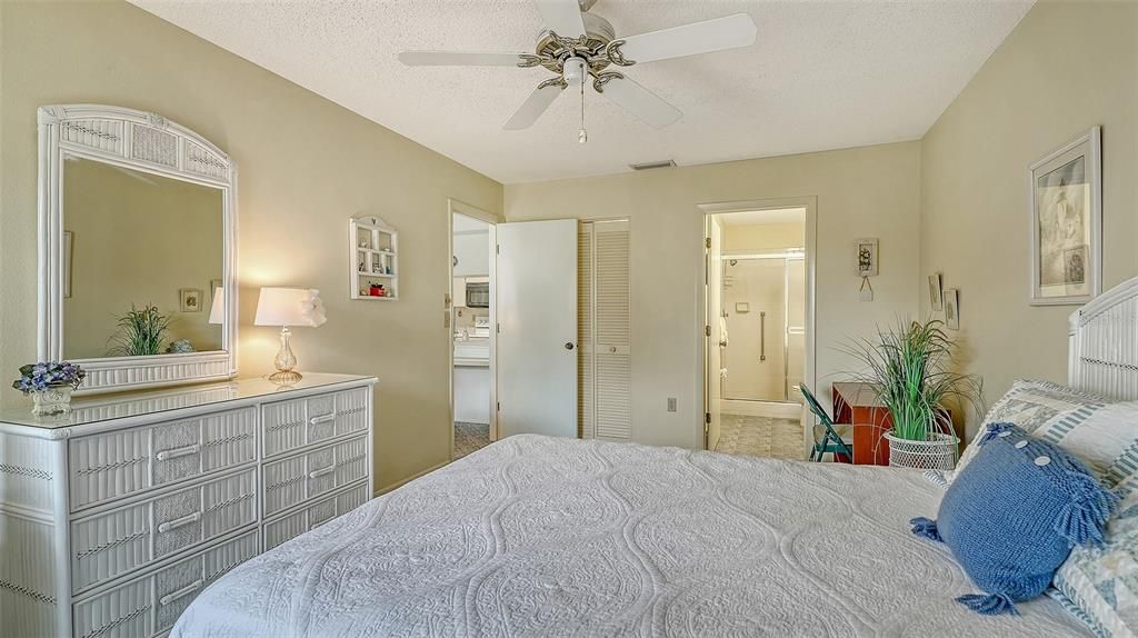 En Venta: $165,000 (2 camas, 2 baños, 942 Pies cuadrados)