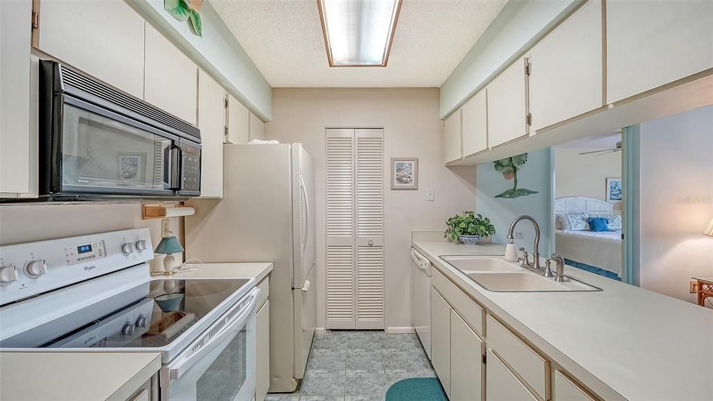 En Venta: $165,000 (2 camas, 2 baños, 942 Pies cuadrados)