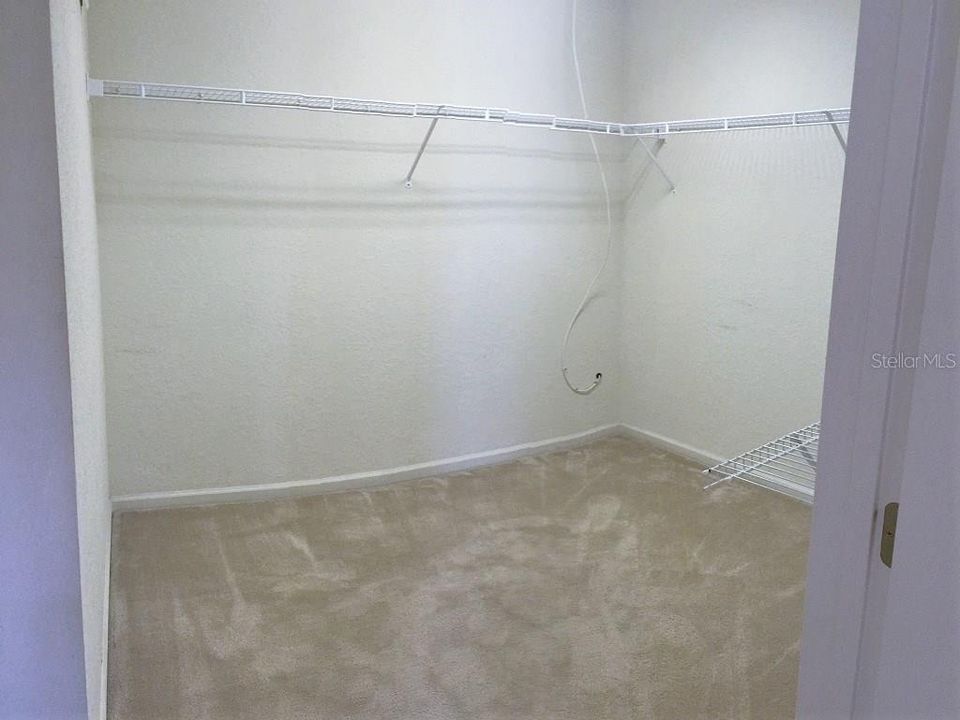 合同活跃: $2,000 (3 贝兹, 2 浴室, 2086 平方英尺)