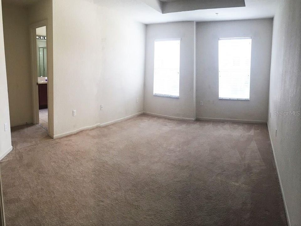 合同活跃: $2,000 (3 贝兹, 2 浴室, 2086 平方英尺)