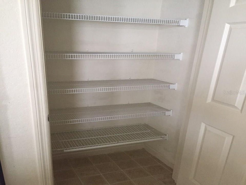 合同活跃: $2,000 (3 贝兹, 2 浴室, 2086 平方英尺)