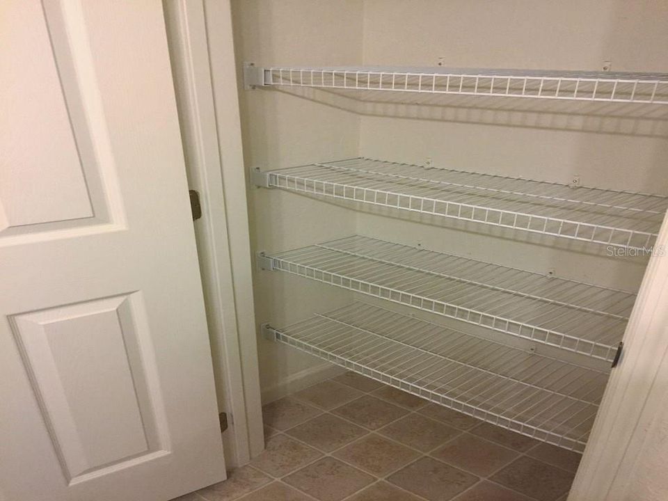 合同活跃: $2,000 (3 贝兹, 2 浴室, 2086 平方英尺)