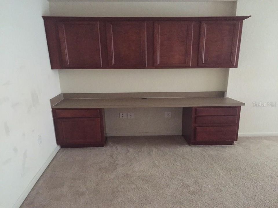 合同活跃: $2,000 (3 贝兹, 2 浴室, 2086 平方英尺)