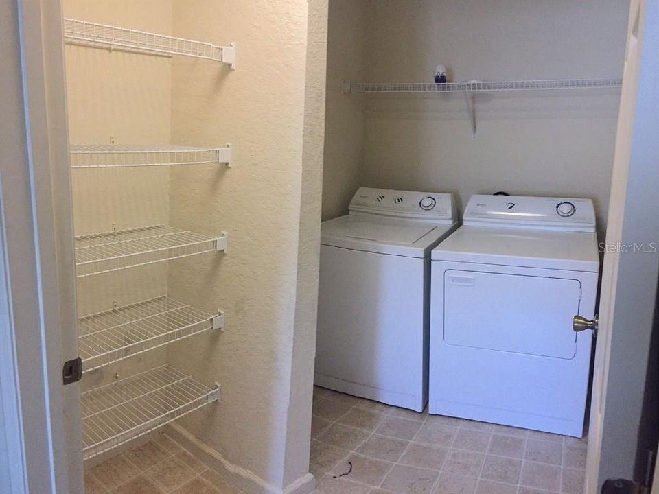 合同活跃: $2,000 (3 贝兹, 2 浴室, 2086 平方英尺)