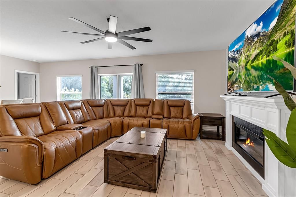 For Sale: $393,000 (3 beds, 2 baths, 1720 Square Feet)