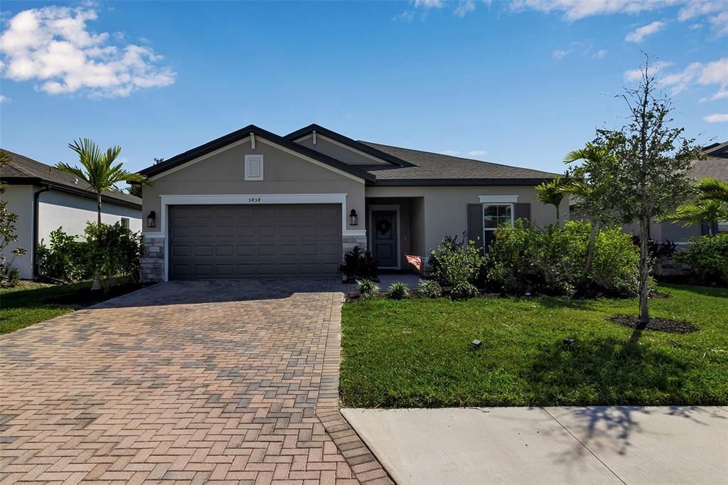 For Sale: $393,000 (3 beds, 2 baths, 1720 Square Feet)