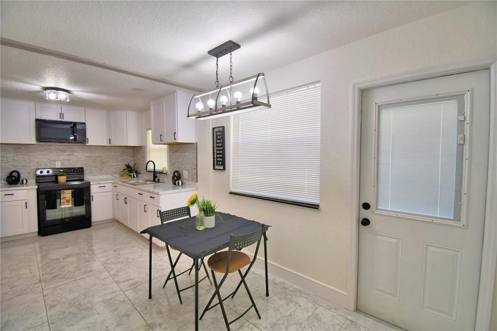 For Sale: $258,000 (3 beds, 1 baths, 880 Square Feet)