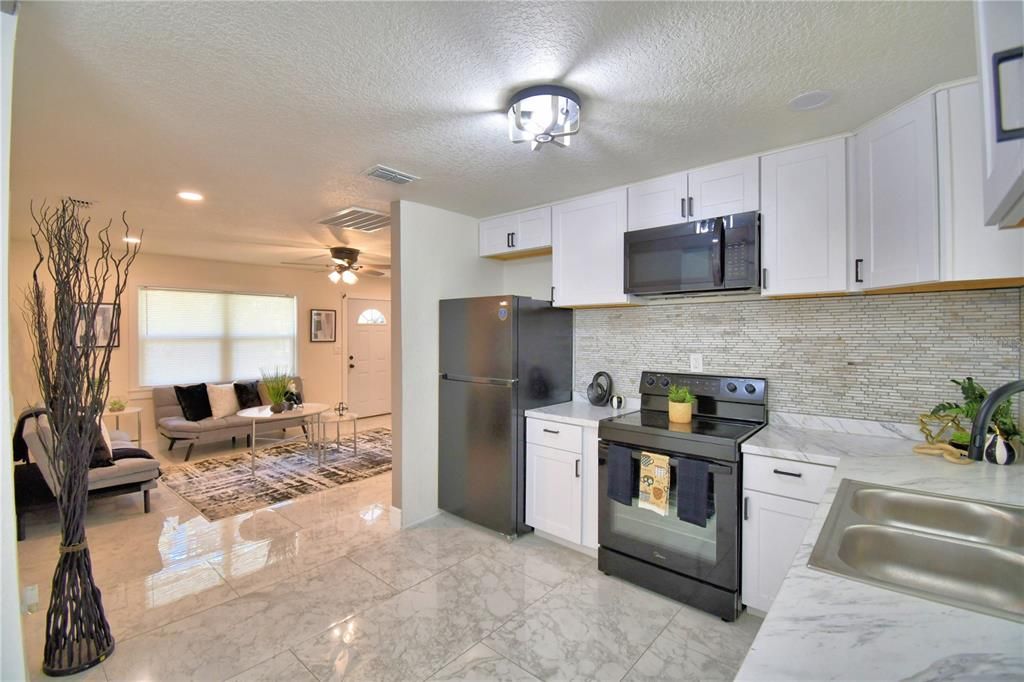 For Sale: $258,000 (3 beds, 1 baths, 880 Square Feet)