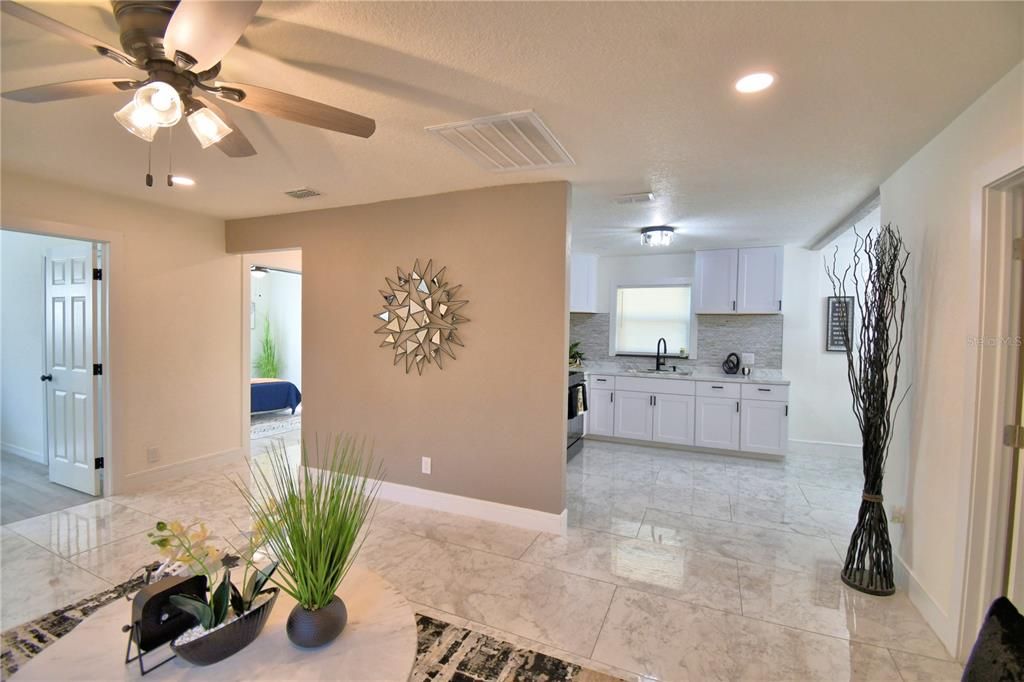 For Sale: $258,000 (3 beds, 1 baths, 880 Square Feet)