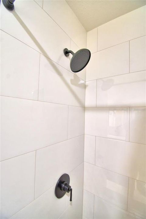 For Sale: $258,000 (3 beds, 1 baths, 880 Square Feet)