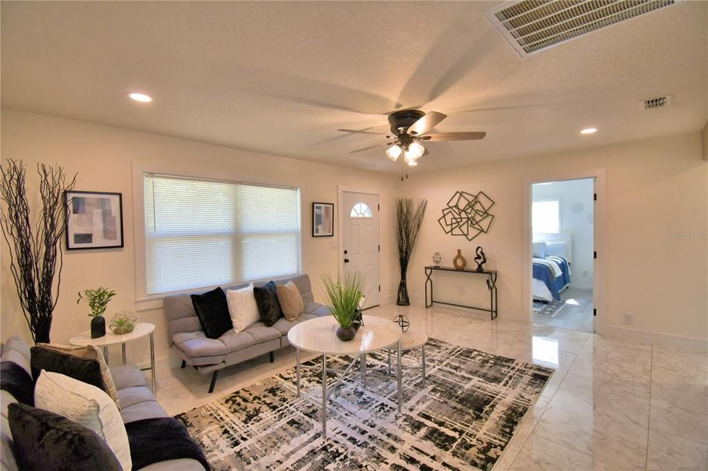 For Sale: $258,000 (3 beds, 1 baths, 880 Square Feet)