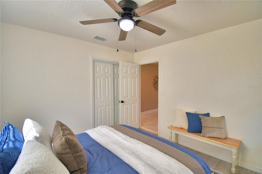 For Sale: $258,000 (3 beds, 1 baths, 880 Square Feet)