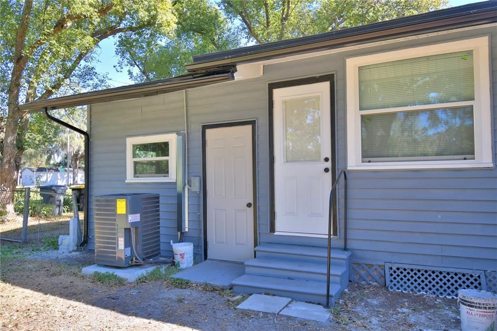 For Sale: $258,000 (3 beds, 1 baths, 880 Square Feet)