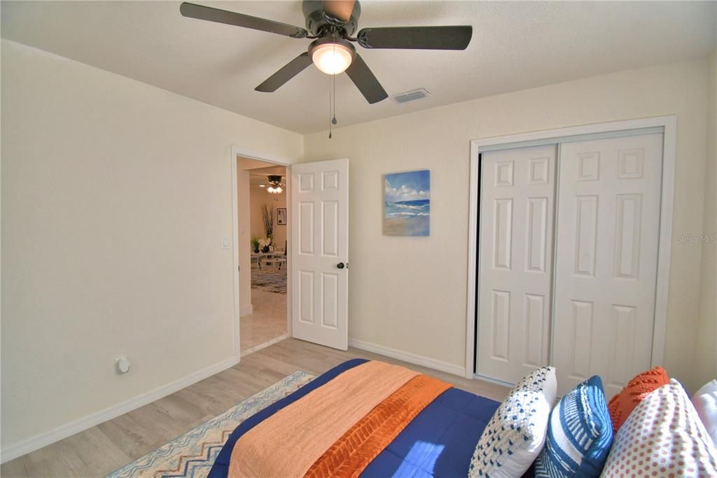 For Sale: $258,000 (3 beds, 1 baths, 880 Square Feet)