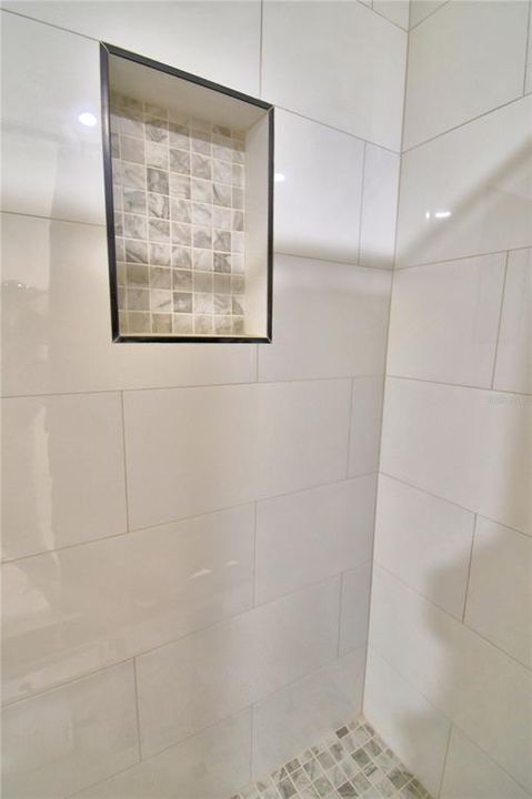 For Sale: $258,000 (3 beds, 1 baths, 880 Square Feet)