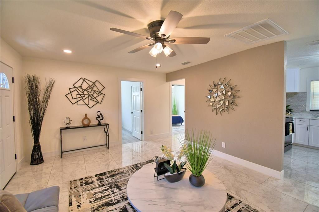 For Sale: $258,000 (3 beds, 1 baths, 880 Square Feet)