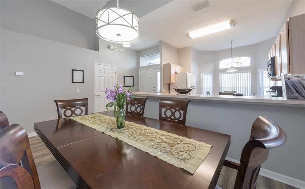 出租: $2,500 (4 贝兹, 2 浴室, 1402 平方英尺)