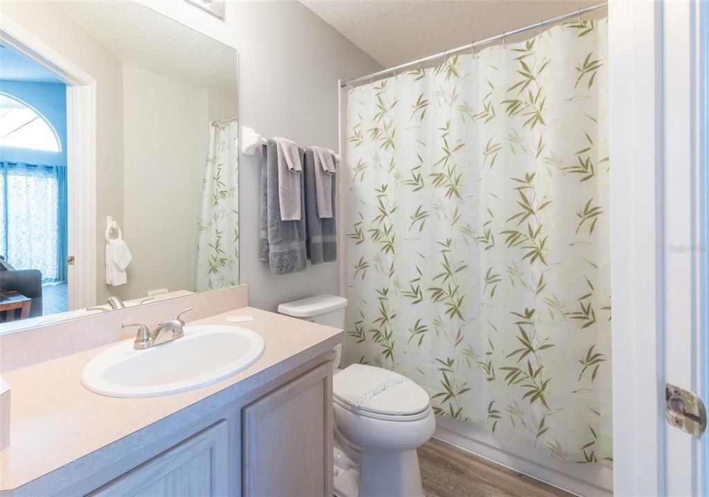 出租: $2,500 (4 贝兹, 2 浴室, 1402 平方英尺)