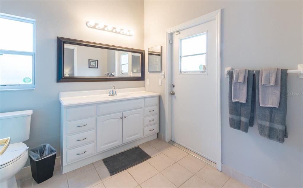 出租: $2,500 (4 贝兹, 2 浴室, 1402 平方英尺)