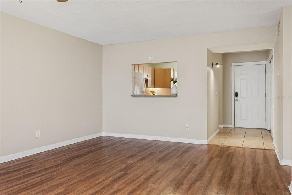 待售: $165,000 (2 贝兹, 2 浴室, 1026 平方英尺)