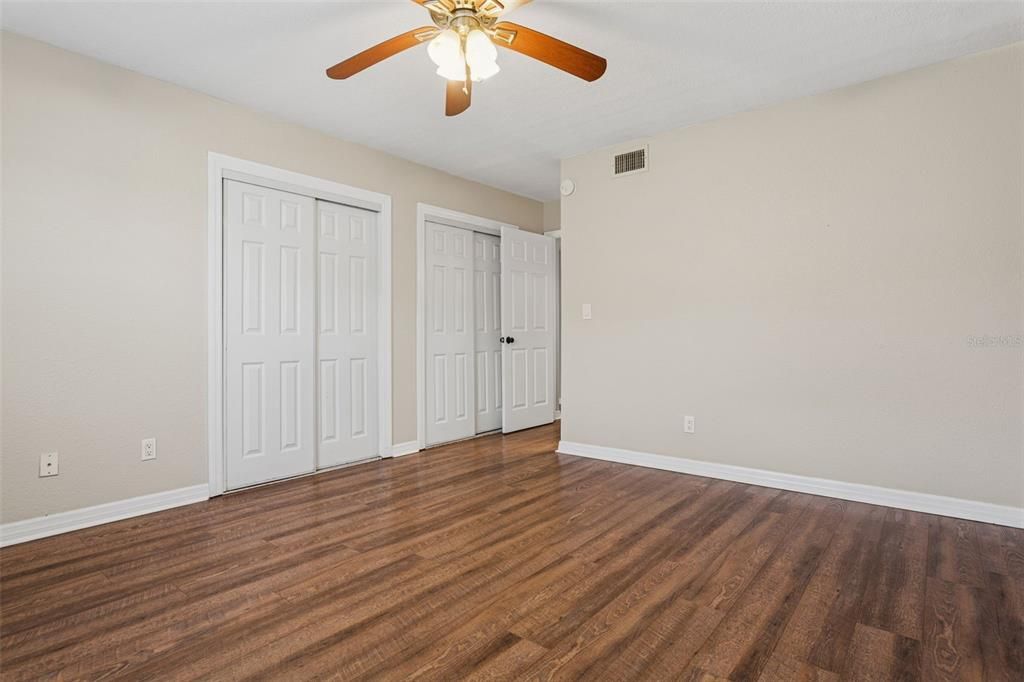 待售: $165,000 (2 贝兹, 2 浴室, 1026 平方英尺)