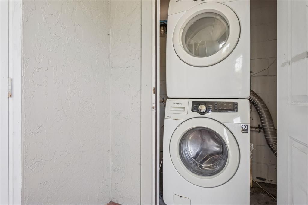 待售: $165,000 (2 贝兹, 2 浴室, 1026 平方英尺)