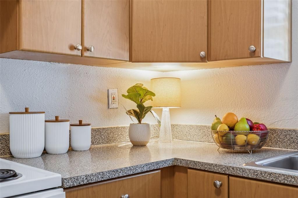 待售: $165,000 (2 贝兹, 2 浴室, 1026 平方英尺)