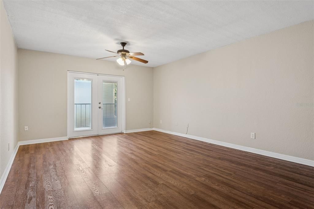 待售: $165,000 (2 贝兹, 2 浴室, 1026 平方英尺)