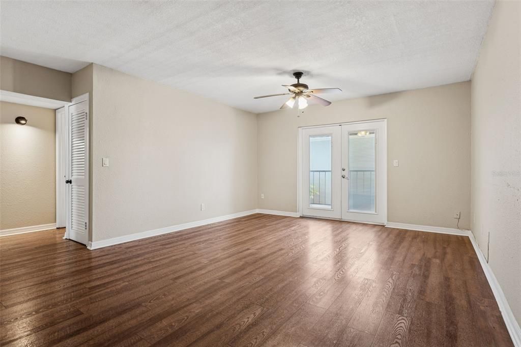 待售: $165,000 (2 贝兹, 2 浴室, 1026 平方英尺)