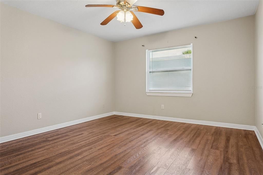 待售: $165,000 (2 贝兹, 2 浴室, 1026 平方英尺)