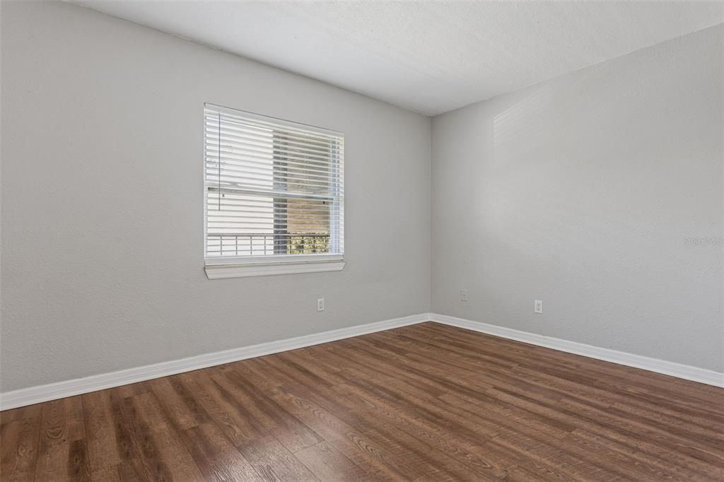 待售: $165,000 (2 贝兹, 2 浴室, 1026 平方英尺)