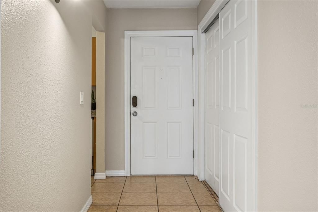 待售: $165,000 (2 贝兹, 2 浴室, 1026 平方英尺)