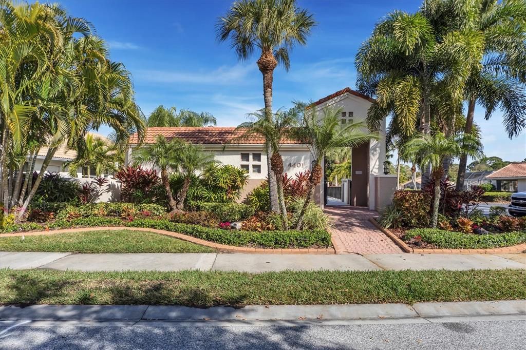 For Rent: $3,450 (2 beds, 2 baths, 1893 Square Feet)