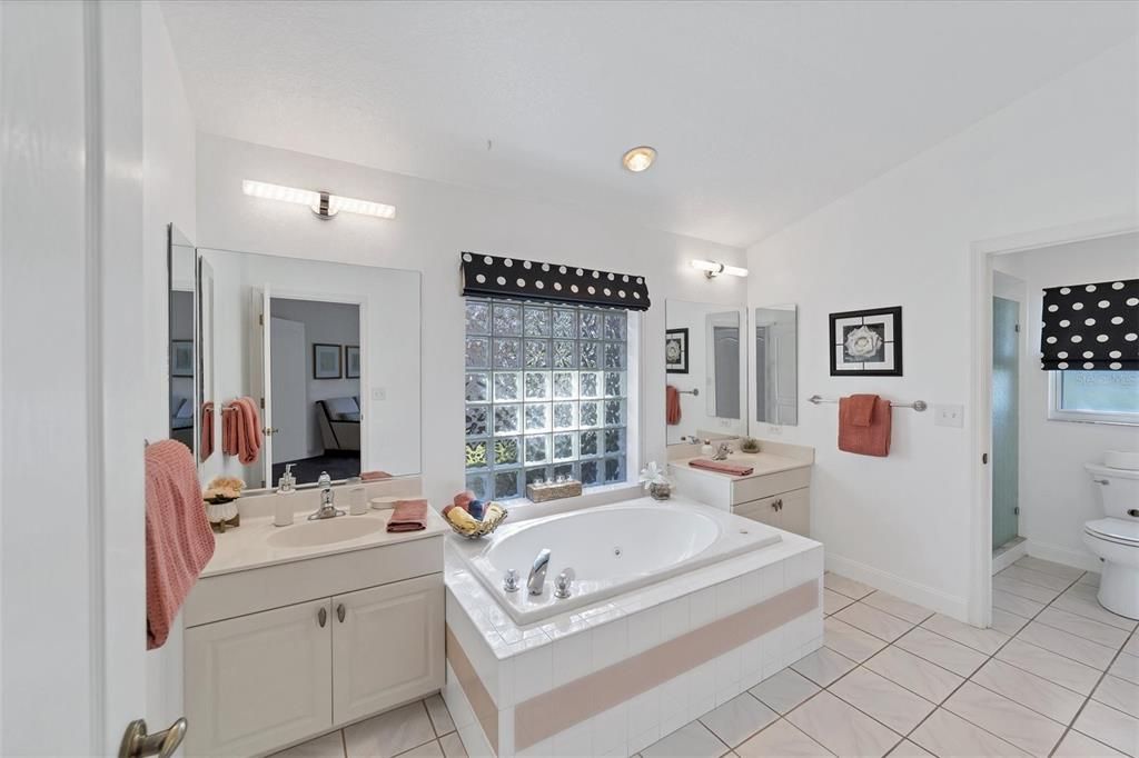 For Rent: $3,450 (2 beds, 2 baths, 1893 Square Feet)